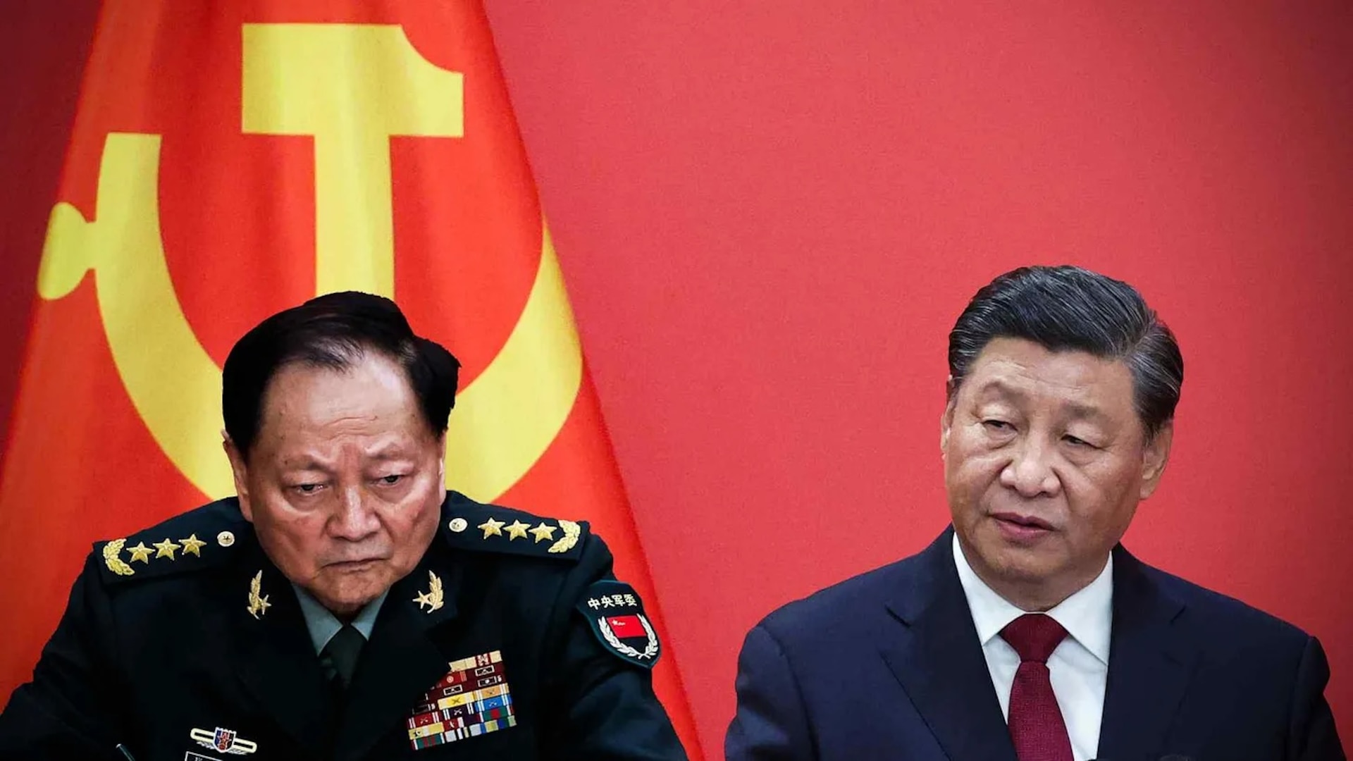 Zhang Youxia (left) with Xi Jinping (right)