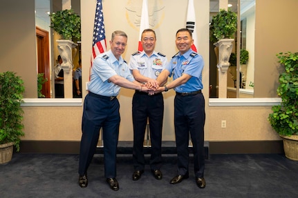 Chairman of the Joint Chief of Staff Gen. Dan Caine, Chief of Staff of the Japan Joint Staff Gen. Uchikura Hiroaki and Republic of Korea Chairman of Joint Chiefs of Staff Gen. Jin Yong-Sung pose for a photo prior to a trilateral meeting at the Pentagon, July 15, 2026. (DoW photo by Chief Mass Communication Specialist James Mullen)