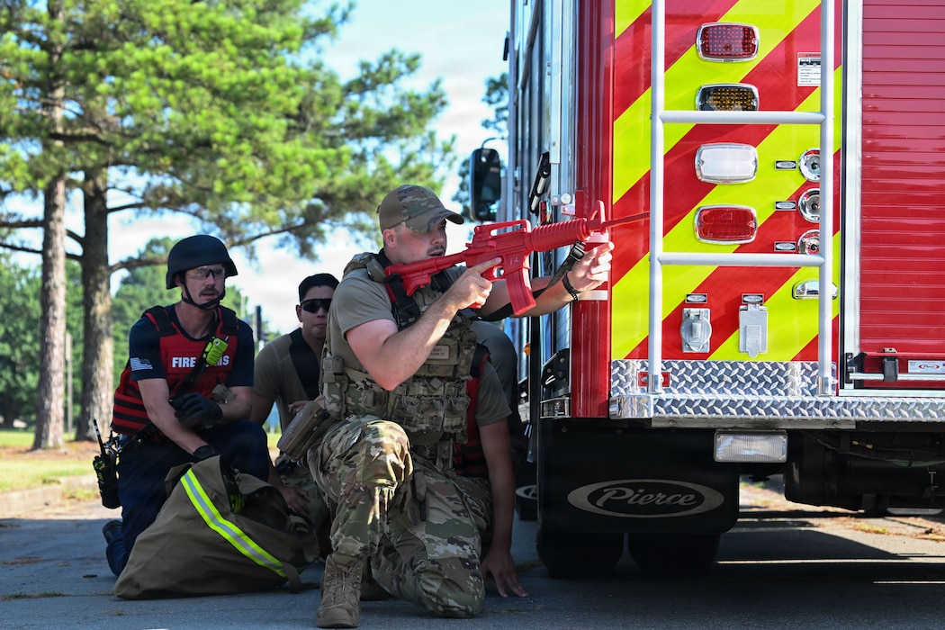 Service members serve