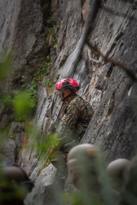 MTX 26-3 | 3/25 Conducts a Rappelling Course