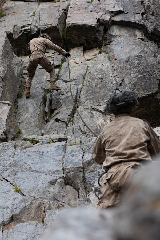 MTX 26-3 | 3/25 Conducts a Rappelling Course