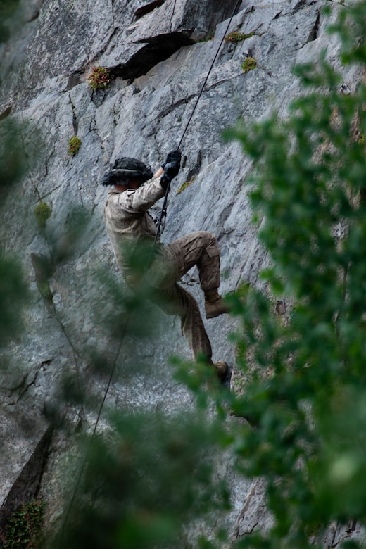 MTX 26-3 | 3/25 Conducts a Rappelling Course