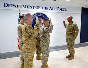 Service members reciting the Oath of Office.