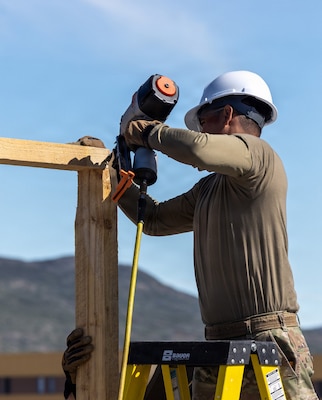 New York Guardsmen Build Critical Skills in Arctic Environment