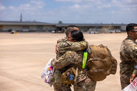 Army Reserve Soldiers from 319th Expeditionary Signal Battalion return home after hostile CENTCOM deployment