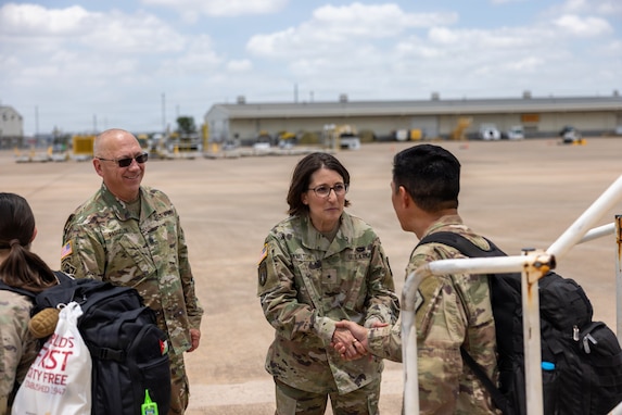 Army Reserve Soldiers from 319th Expeditionary Signal Battalion return home after hostile CENTCOM deployment