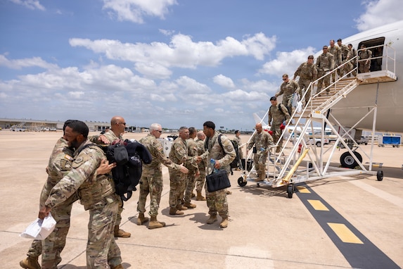Army Reserve Soldiers from 319th Expeditionary Signal Battalion return home after hostile CENTCOM deployment