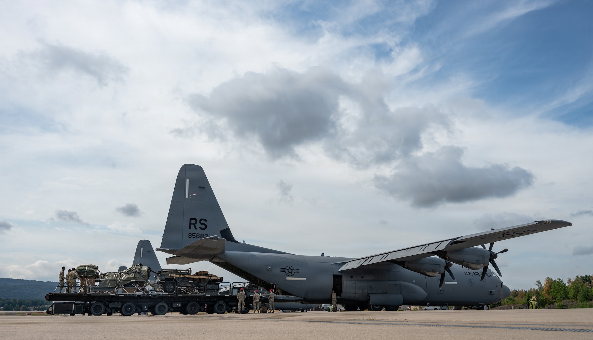 Airmen load cargo into Aircraft