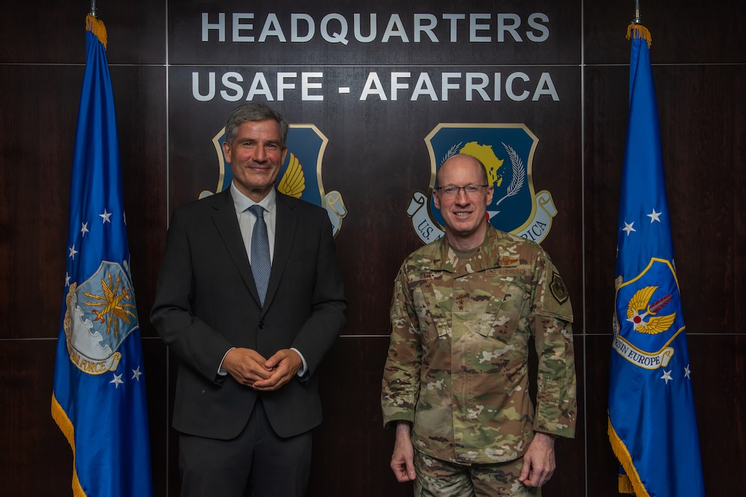 Metin Hakverdi, German Coordinator of Transatlantic Cooperation, and U.S. Air Force Lt. Gen. Jason T. Hinds, U.S. Air Forces in Europe - Air Forces Africa commander.