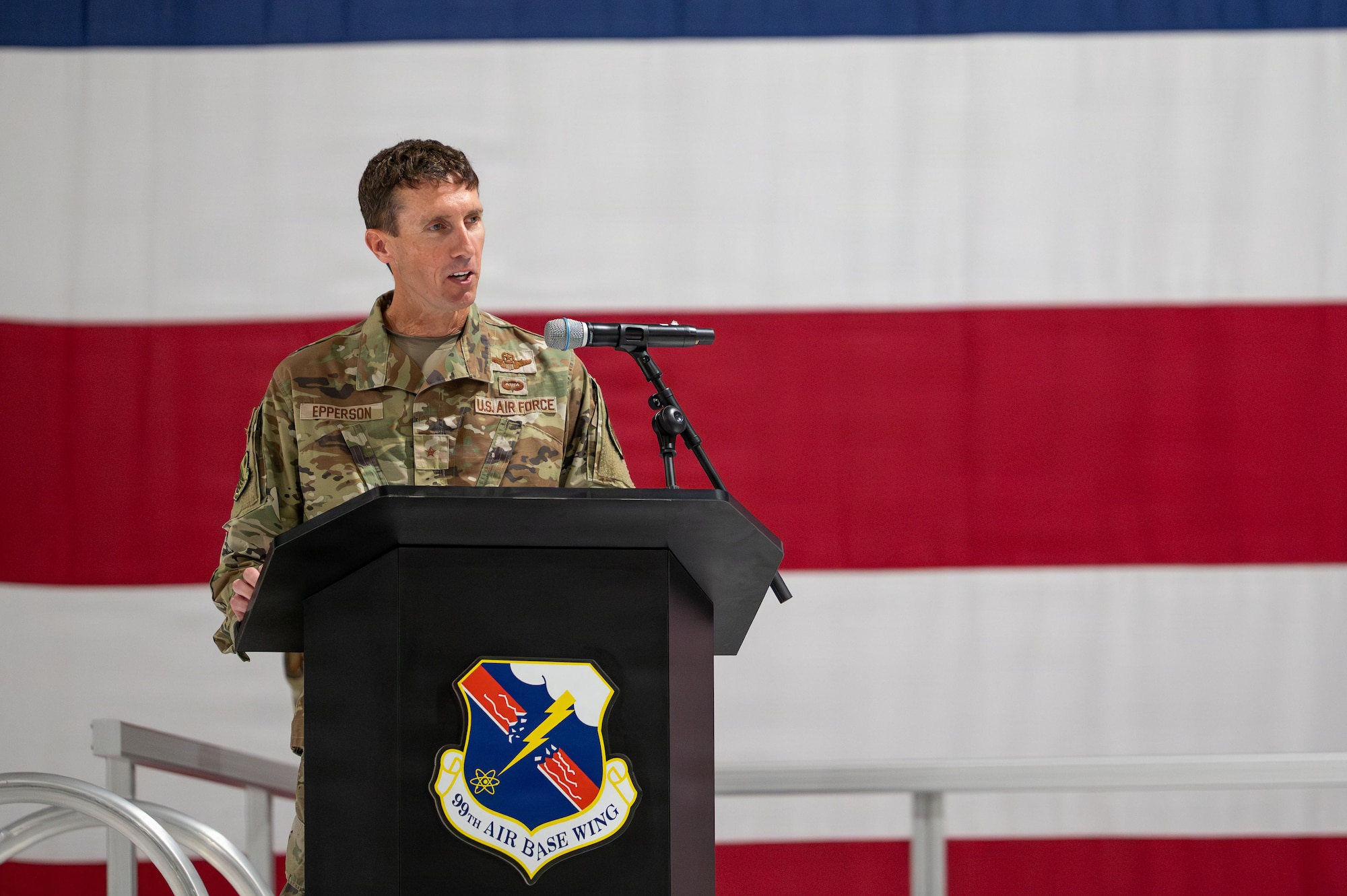 General epperson gives speech