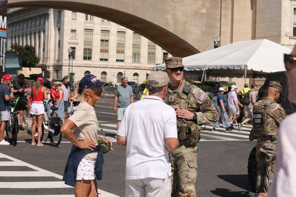 U.S. National Guard members supporting DC Safe and Beautiful assist the Metropolitan Police during Independence Day celebrations along Constitution Avenue in Washington, D.C., July 4, 2026. About 5,000 National Guard members are supporting the mission, providing critical assistance to the Metropolitan Police Department to help ensure the safety of residents, commuters, and visitors throughout the District.