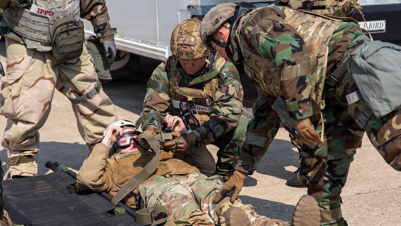 U.S. Air Force medical personnel provide care to simulated patients during Dragon Lift at Kunsan Air Base, Republic of Korea, on March 10, 2026. The exercise, conducted during Freedom Shield 26, showcases U.S. Forces Korea medical teams’ ability to rapidly move, treat, and sustain casualties to support operational readiness on the Korean Peninsula. (U.S. Army photo by Taesung Kim.)