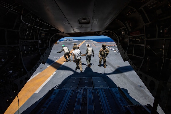 Canadian servicemembers, assigned to the Canadian Medical Emergency Response Team, carry a simulated combat casualty off of a U.S. Army CH-47D Chinook, assigned to 25th Combat Aviation Brigade, onto Wasp-class amphibious assault ship USS Essex (LHD 2) during a mass casualty drill for Exercise Rim of the Pacific (RIMPAC) 2026, July 10, 2026. Thirty nations, 30 ships, 5 submarines, 15 national land forces, more than 190 aircraft and more than 30,000 personnel are participating in RIMPAC in and around the Hawaiian Islands, June 24 to July 31. The world's largest international maritime exercise, RIMPAC provides a unique training opportunity while fostering and sustaining cooperative relationships among participants critical to ensuring the safety of sea lanes and security on the world's oceans. RIMPAC 2026 is the 30th exercise in the series that began in 1971. (U.S. Navy photo by Mass Communication Specialist 1st Class Russell Rhodes Jr.)