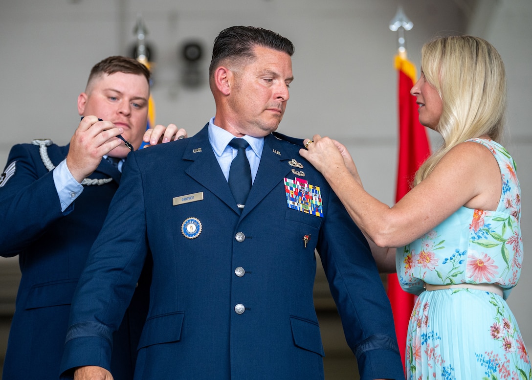 Col. Ash Groves, center, chief of the Air staff at Joint Force Headquarters-Kentucky, is pinned with the rank of brigadier general by family members during a promotion ceremony at the Kentucky Air National Guard Base in Louisville, Ky., June 7, 2026. Groves previously served as headquarters’ director of Air staff. (U.S. Air National Guard photo by Senior Airman Annaliese Billings)
