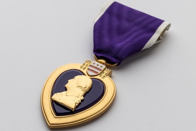 Vice Joint Chiefs Chairman Presents Purple Heart to Recipients of 2003 Operation Iraqi Freedom Grenade Attack