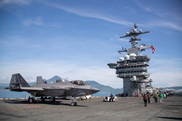 Nimitz-class aircraft carrier USS George Washington (CVN 73) arrives in Da Nang, Vietnam for a scheduled port visit, July 30, 2026. George Washington is the U.S. Navy’s premier forward-deployed aircraft carrier, a long-standing symbol of the United States’ commitment to maintaining a free and open Indo-Pacific, while operating alongside allies and partners across the U.S. Navy’s largest numbered fleet. (U.S. Navy photo by Mass Communication Specialist 3rd Class Estrella Velarde)
