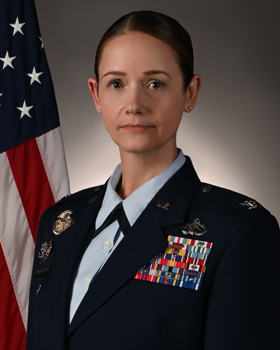 MILITARY OFFICIAL PHOTO OF COLONEL JENNIFER A. MCGINNISS OFFICIAL