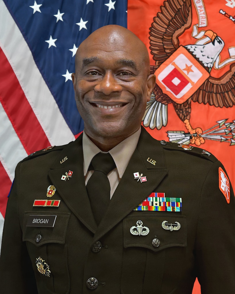 44th Chief of Signal and U.S. Army Signal School Commandant head and shoulders photo