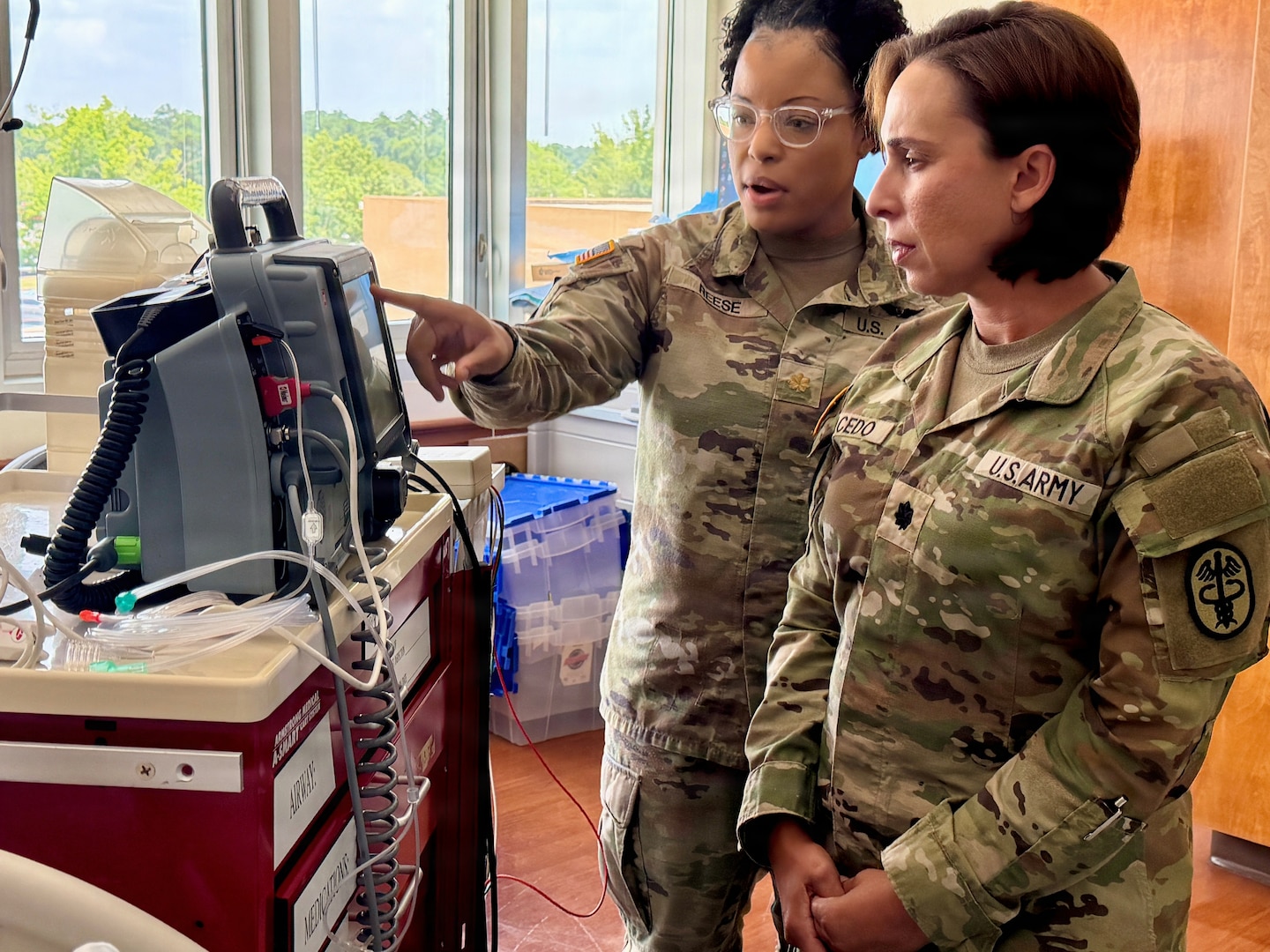 Two medical Soldiers look at a computer monitor during the LDRP skills fair.