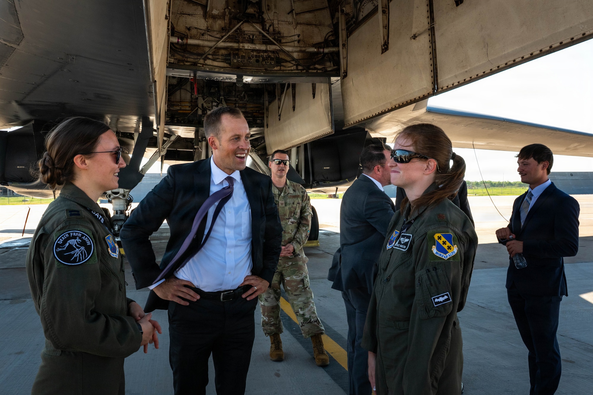 Aircrew brief civilian about B-1.