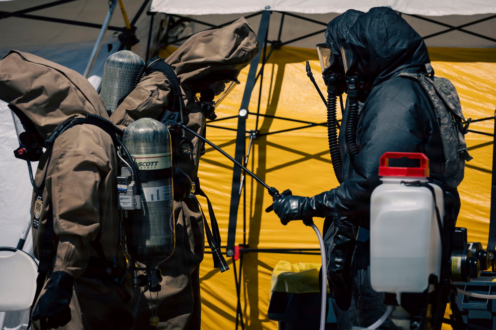 U.S. Soldiers and Airmen with the Washington National Guard’s 10th Homeland Response Force decontaminate search and recovery teams following a chemical tank rupture at the Nippon Dynawave pulp and paper mill in Longview, Washington, May 28, 2026.