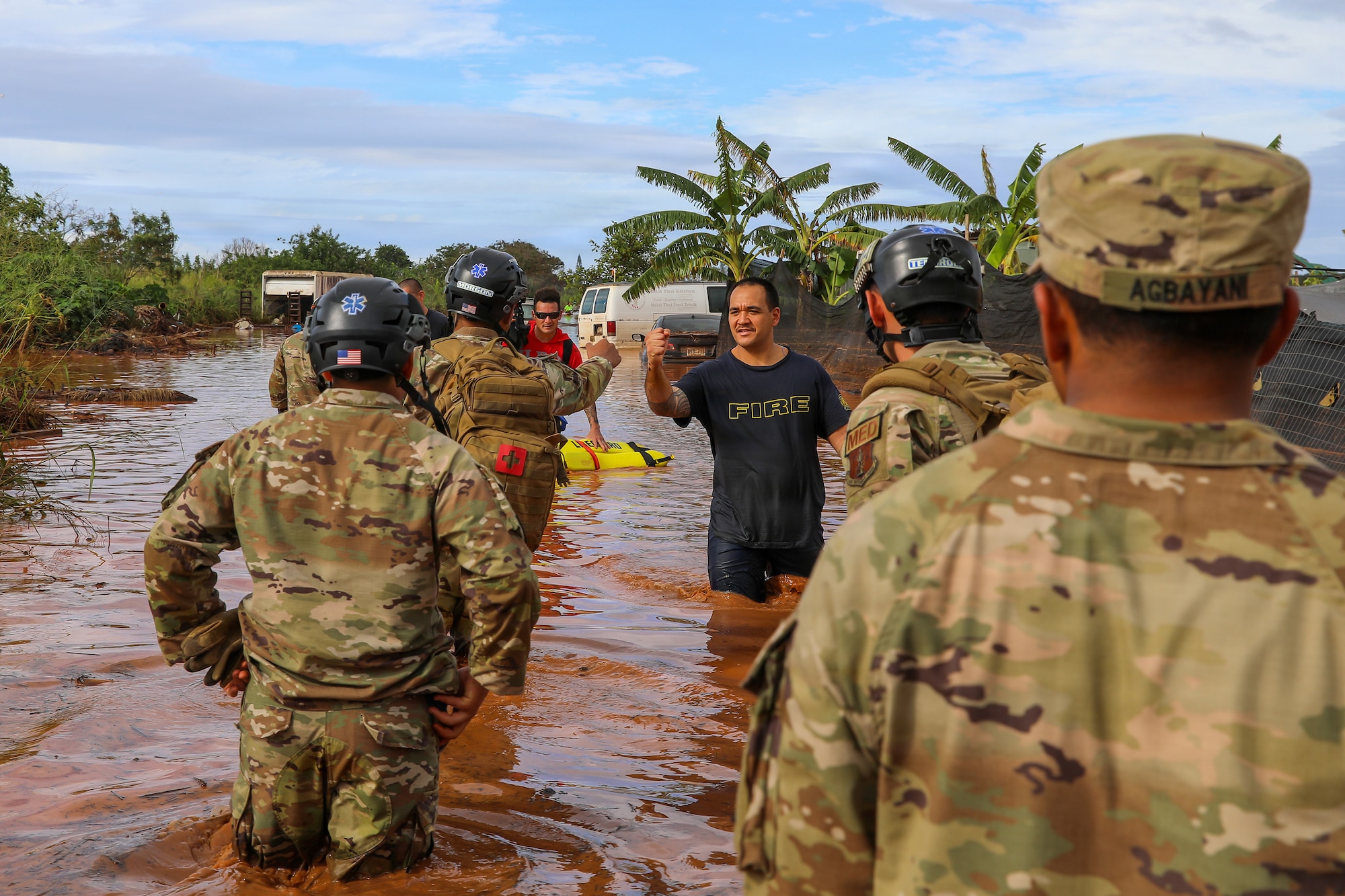 U.S. Soldiers assigned to the Hawaiʻi National Guard Chemical, Biological, Radiological, Nuclear and Explosives Enhanced Response Force Package assist the city and county of Honolulu first responders in search and recovery efforts during flood impacted zones in Waialua, Hawaiʻi, March 21, 2026.