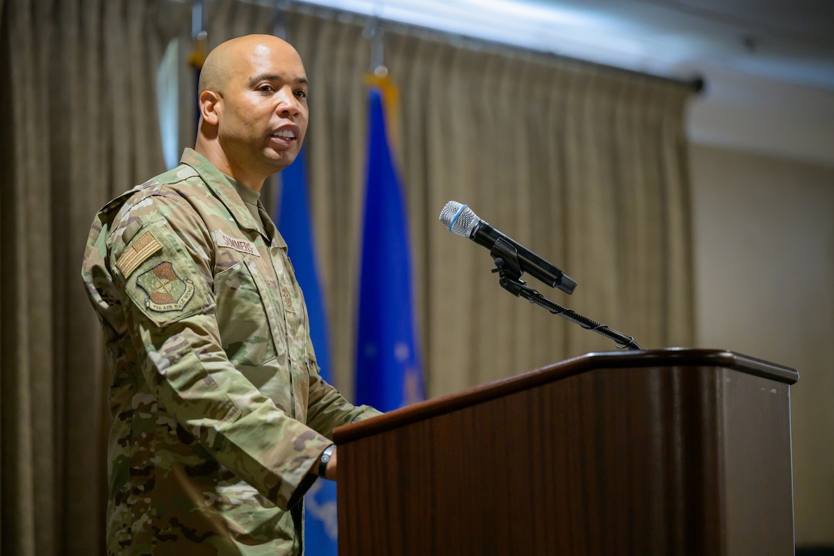 Military members conduct ceremony