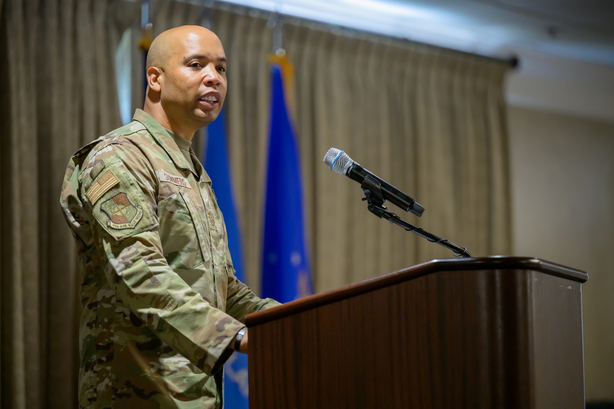 Military members conduct ceremony