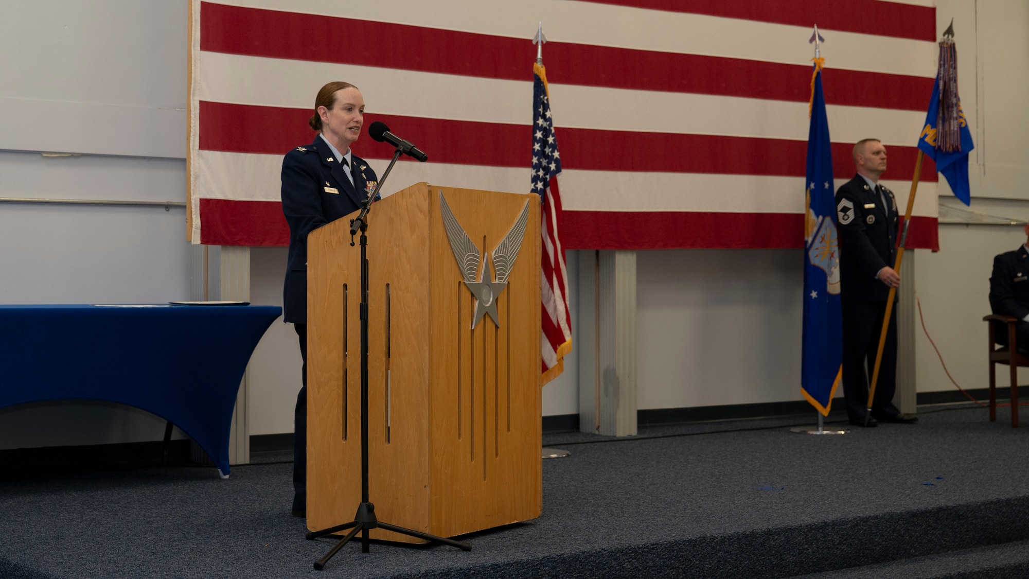 Outgoing commander addresses the crowd.