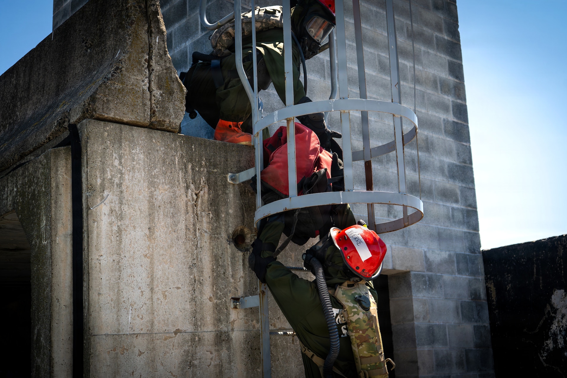 Service members from the New York and New Jersey National Guard Homeland Response Force conduct casualty extraction and hazardous environment response training under the instruction of the West Virginia National Guard during a regional CBRN response exercise. The training focused on lifesaving operations, interagency coordination and rapid response capabilities during large-scale domestic emergencies. (U.S. Army National Guard photo by Sgt. Tristan Murry)