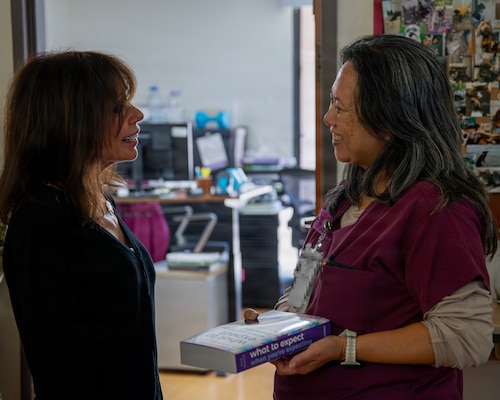Heidi Murkoff, author of the “What to Expect When You’re Expecting” series of pregnancy guides, engages in discussion with staff nurse Tisha Reyes during a visit to Naval Medical Center San Diego, May 28. Murkoff signed autographs and interacted with patients and staff during the visit. NMCSD employs more than 5,500 active-duty military personnel, civilians, and contractors in Southern California to deliver exceptional care afloat and ashore. (U.S. Navy photo by Mass Communication Specialist 3rd Class Jason Afable)