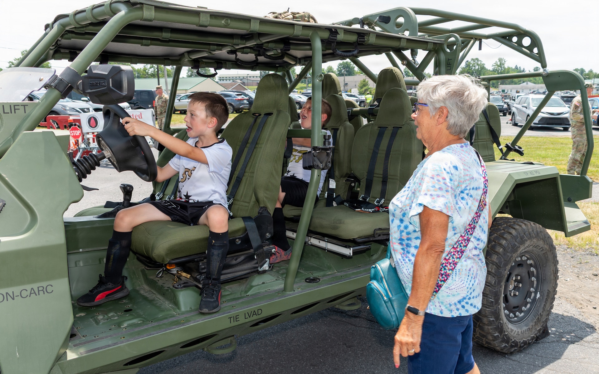 U.S. Soldiers and Airmen with the Pennsylvania National Guard engage with members of the local community during an open house at Fort Indiantown Gap, Pennsylvania, June 6, 2026.
This free event features Miss Pennsylvania, live tactical demonstrations, flyovers, displays of military equipment and vehicles, food trucks, live music and an infantry squad maneuver demonstration from the 2nd Battalion, 112th Infantry Regiment. (U.S. Army National Guard photo by Wayne V. Hall)
