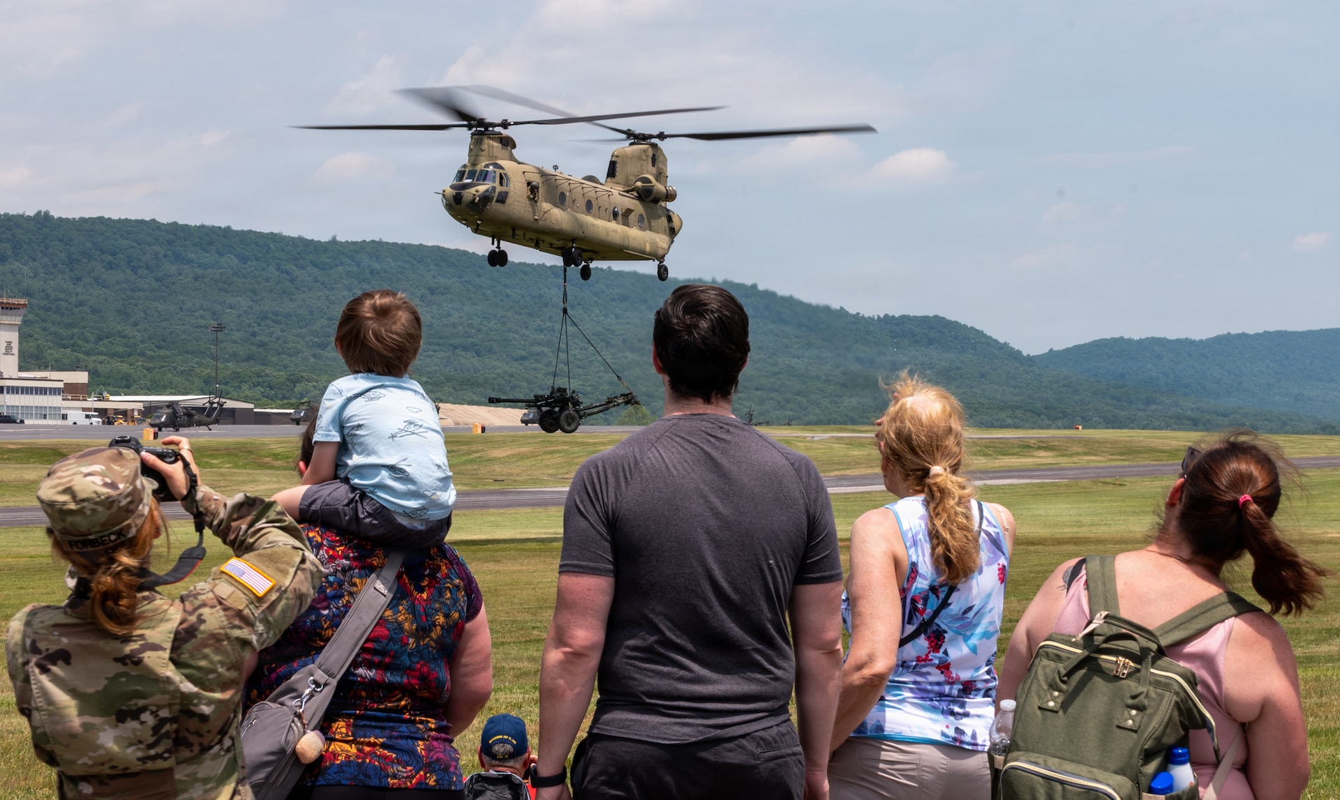 U.S. Soldiers and Airmen with the Pennsylvania National Guard engage with members of the local community during an open house at Fort Indiantown Gap, Pennsylvania, June 6, 2026.
This free event features Miss Pennsylvania, live tactical demonstrations, flyovers, displays of military equipment and vehicles, food trucks, live music and an infantry squad maneuver demonstration from the 2nd Battalion, 112th Infantry Regiment. (U.S. Army National Guard photo by Wayne V. Hall)