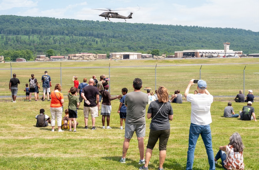 U.S. Soldiers and Airmen with the Pennsylvania National Guard engage with members of the local community during an open house at Fort Indiantown Gap, Pennsylvania, June 6, 2026.
This free event features Miss Pennsylvania, live tactical demonstrations, flyovers, displays of military equipment and vehicles, food trucks, live music and an infantry squad maneuver demonstration from the 2nd Battalion, 112th Infantry Regiment. (U.S. Army National Guard photo by Wayne V. Hall)