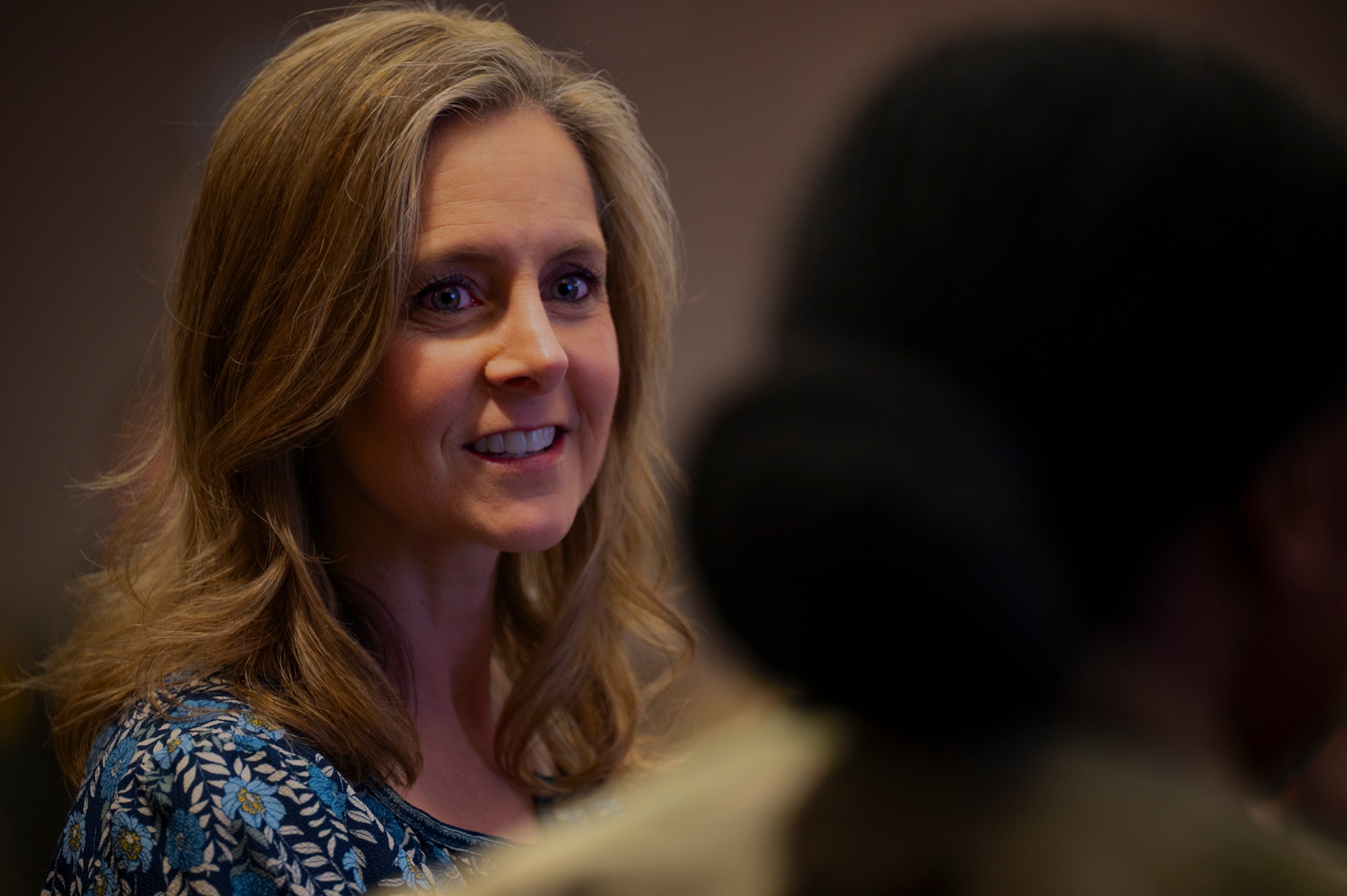 Michelle Spain, wife of the commander of Air Combat Command Gen. Adrian Spain, speaks with an attendee during the ACC Squadron Commander and Spouses Course at Joint Base Langley-Eustis, Virginia, April 13, 2026. Military spouses play an integral role in resiliency and support for service members during their tenure. (U.S. Air Force photo by Staff Sgt. Michael Bowman)