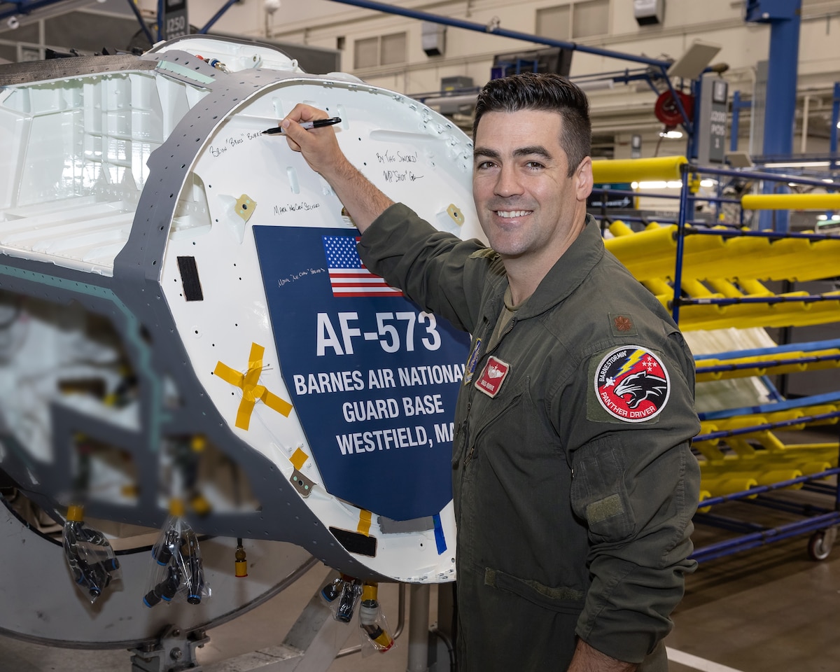 104th Fighter Wing Leadership marks the new F-35 era in Fort Worth