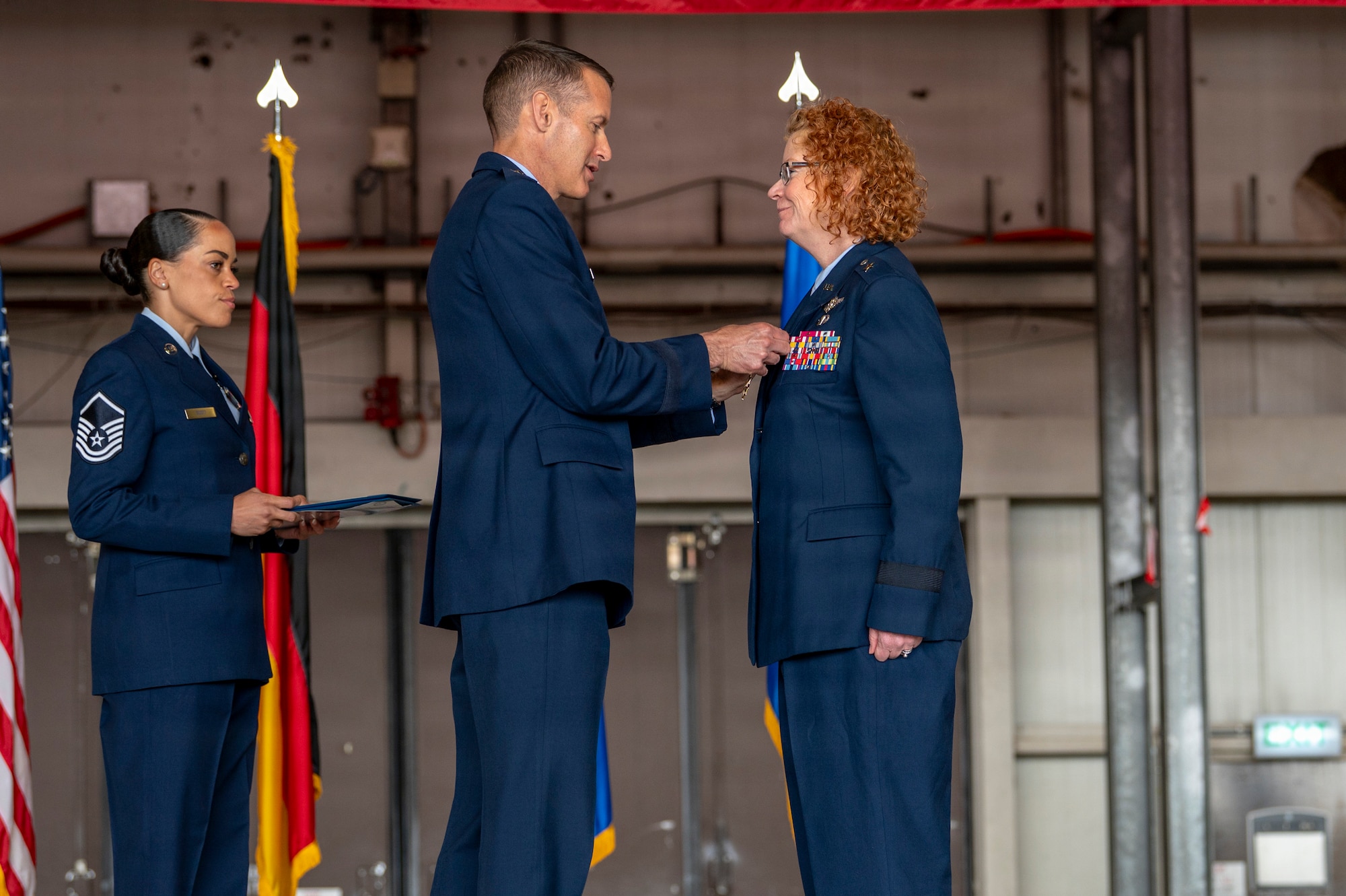 A photo of a commander receiving an award