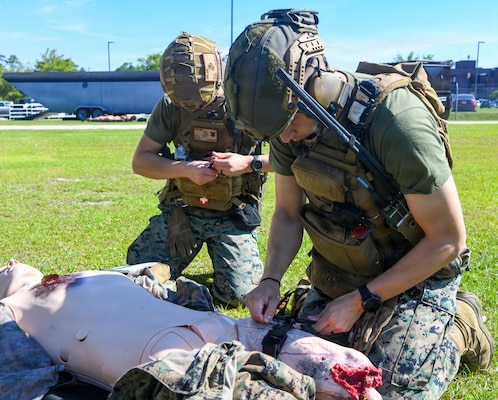 Hospital Corpsman 2nd Class Jeremiah Muniz, right, assigned to 2nd Medical Battalion, Bravo Company, applies a tourniquet to a simulated casualty during an En Route care (ERC) training at the Healthcare Simulation and Bioskills Center, on June 5, 2026. The ERC program is designed to train hospital corpsmen on necessary en route care, integrating high-fidelity simulators and hands-on training. Final testing for the ERC course was hosted by the Naval Medical Center Healthcare Simulation and Bioskills Center  (U.S. Navy photo by Mass Communication Specialist 2nd Class Justin Woods)
