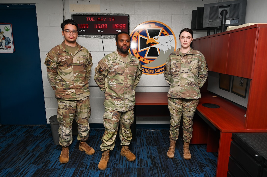 Airmen pose for a photo. (U.S. Air Force photo by Airman 1st Class Donnell Ramsey)