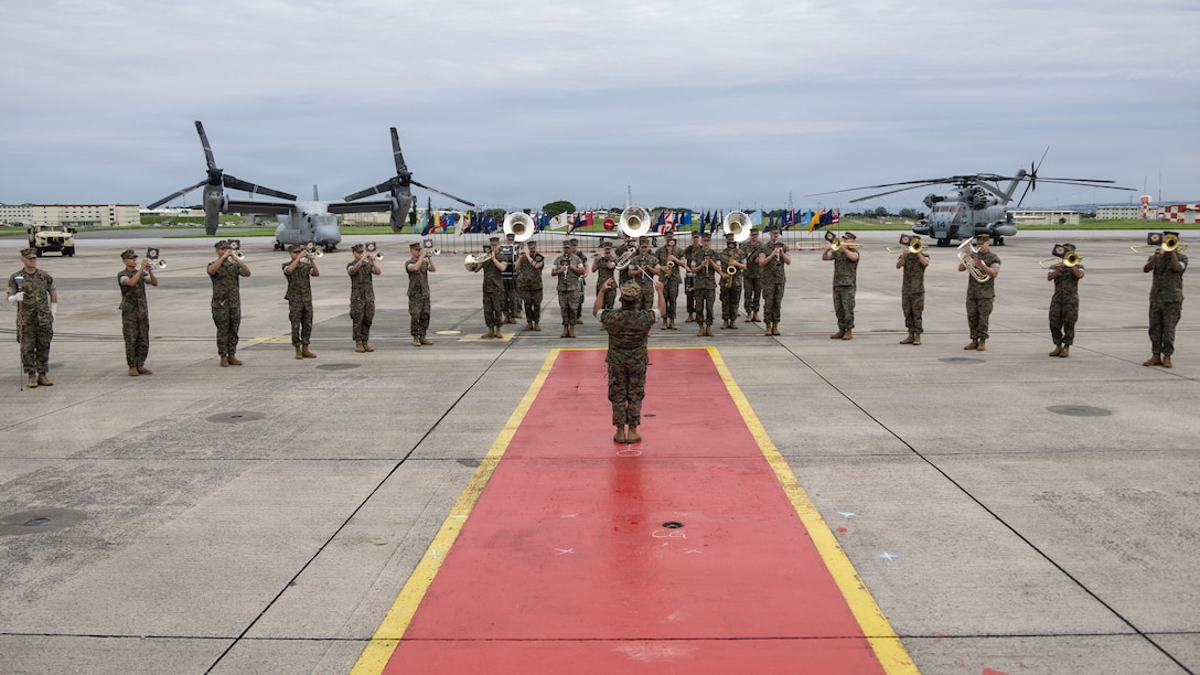 6月12日、海兵隊普天間航空基地において、海兵隊太平洋基地司令官の指揮交代式が執り行われました。