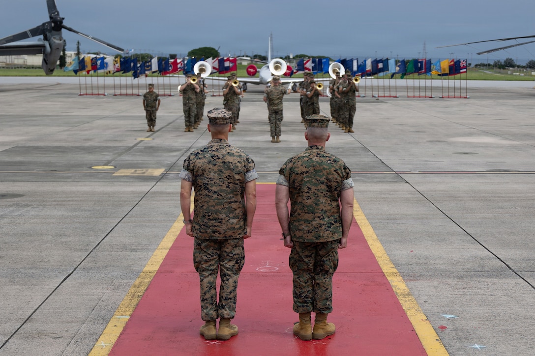 6月12日、海兵隊普天間航空基地において、海兵隊太平洋基地司令官の指揮交代式が執り行われました。