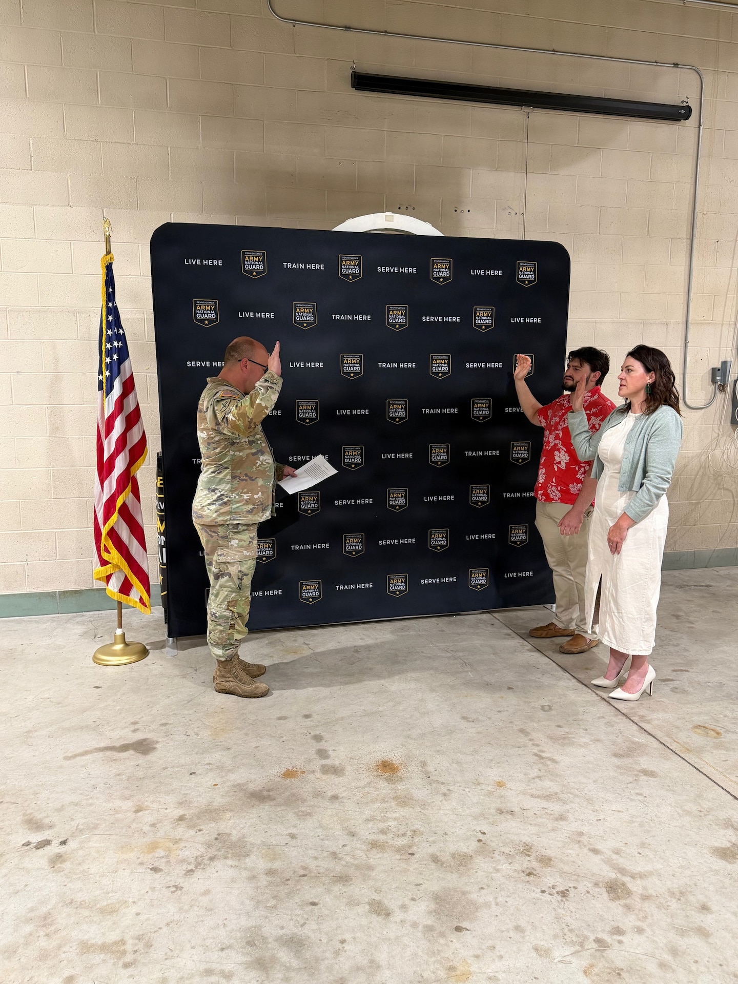 Katherine and Matthew Zito, raises their right hand during their enlistment swear in as Maj. Andrew Line swears them into the Pennsylvania Army National Guard in Gettysburg, Pennsylvania, June 12, 2026.