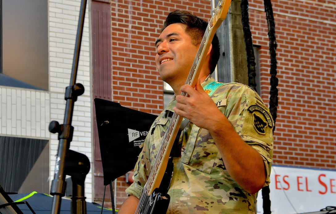 Army Reserve Soldiers Connect with community in East Harlem