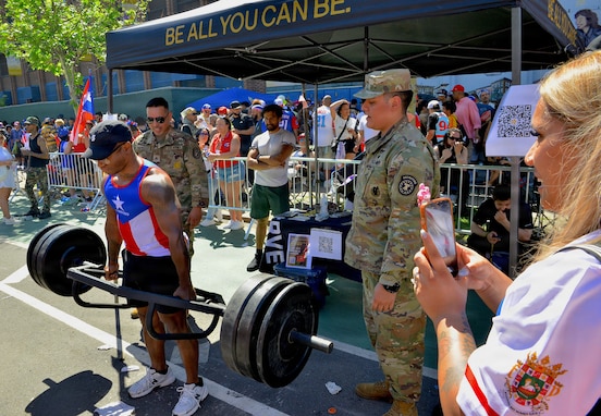 Army Reserve Soldiers Connect with community in East Harlem