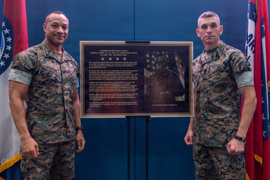 II MEF CG and II MEF SGTMAJ