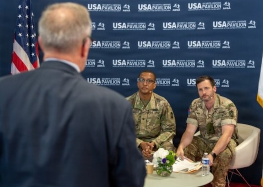  U.S. Army air defenders from the 10th Army Air and Missile Defense Command highlighted the Eastern Flank Deterrence Initiative and the need for faster military innovation during a presentation at the Association of the United States Army’s Speakers Corner on the opening day of Eurosatory 2026.