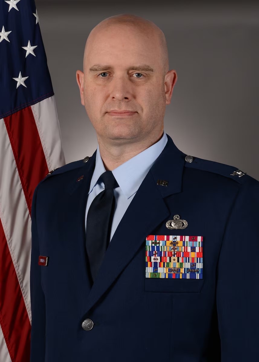 HQ RIO COMMANDER, BIO