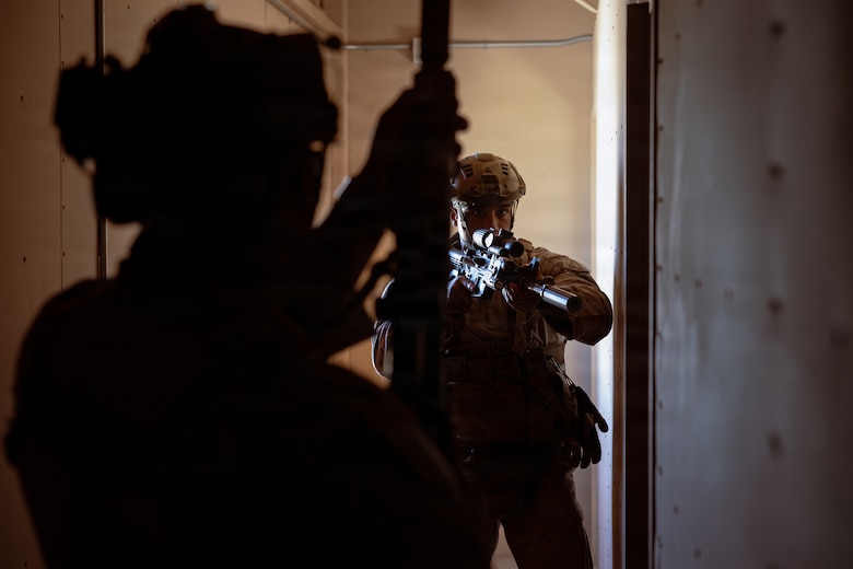 ITX 3-26 | 2nd Battalion, 24th Marines, Scouts Participate in Information and Intelligence Integration Training