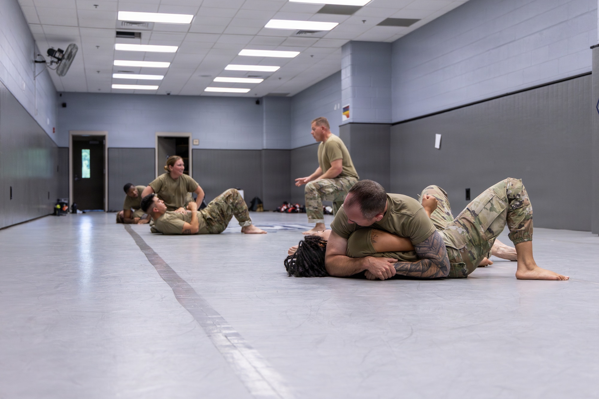 U.S. Airmen assigned to the 145th Security Forces Squadron (SFS) execute the side-mount guard position at the Charlotte-Mecklenburg Police Department Training Academy, Charlotte, N.C., May 2, 2026.