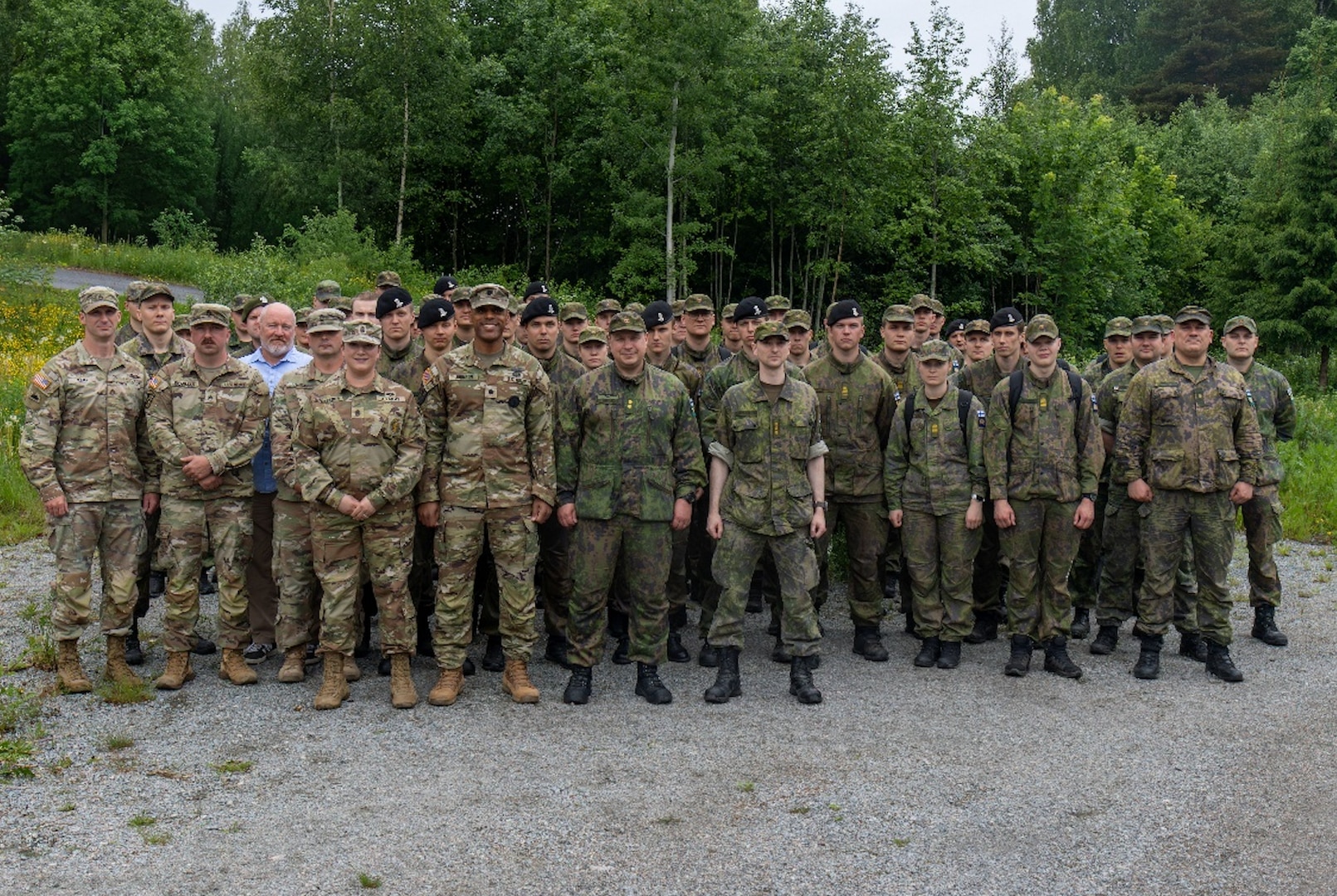VNG Soldiers conduct bilateral training in Finland